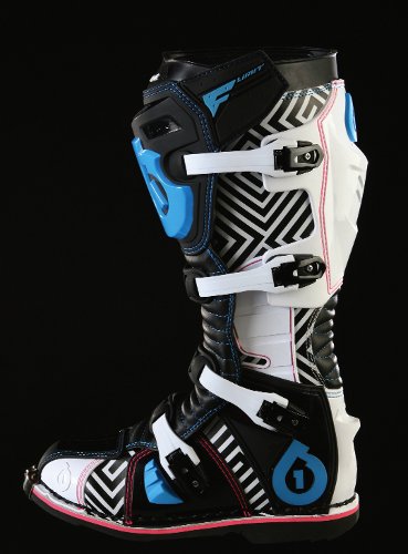 IN SEARCH OF THE PERFECT MOTOCROSS BOOT 