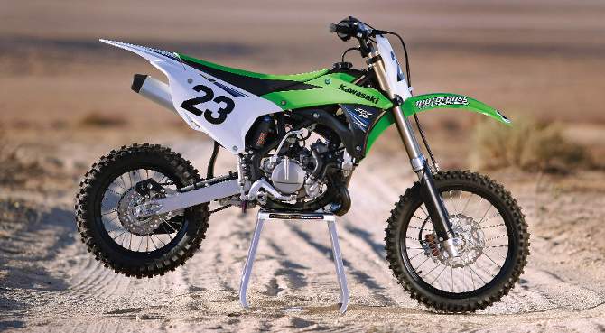 smøre Normal Gøre klart MXA'S 2014 KAWASAKI KX85 MOTOCROSS TEST: KAWASAKI IS STEPPING UP IN THE  MINI CLASS TO MEET THE CHALLENGE POSED BY KTM - Motocross Action Magazine