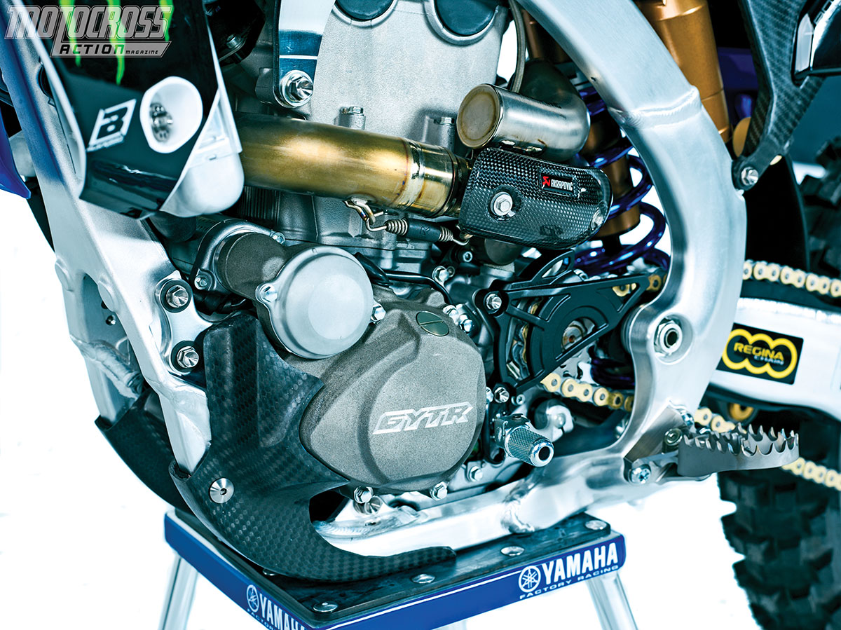 Romain's motor spint als een kitten in plaats van te brullen als een leeuw. De wereldkampioen 2015 van 450 geeft de voorkeur aan een soepele, gemakkelijk te besturen powerband boven brute pk's.
