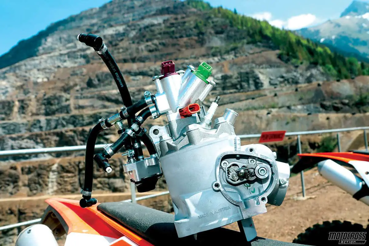 KTM’s first attempt at fuel injection was to try to direct injection into the combustion chamber. This is the first prototype engine, but it was too tall and heavy for the job.