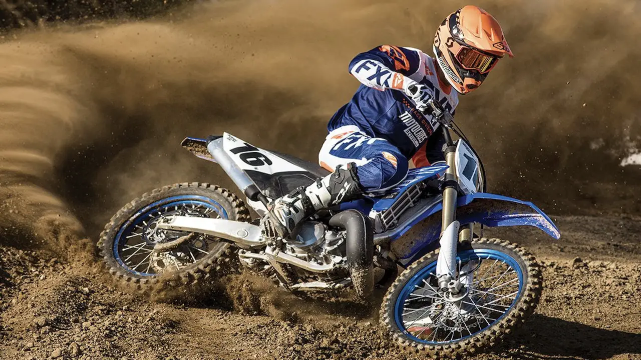 MOTOCROSS ACTION S RAW SOUND OF A YZ250 TWO STROKE AT WORK 
