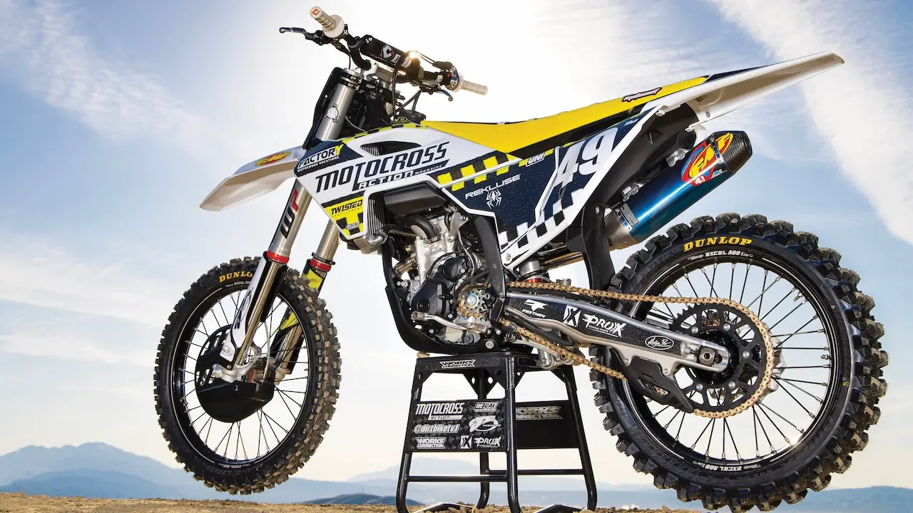 Dirt Bike Motocross Rider · Creative Fabrica