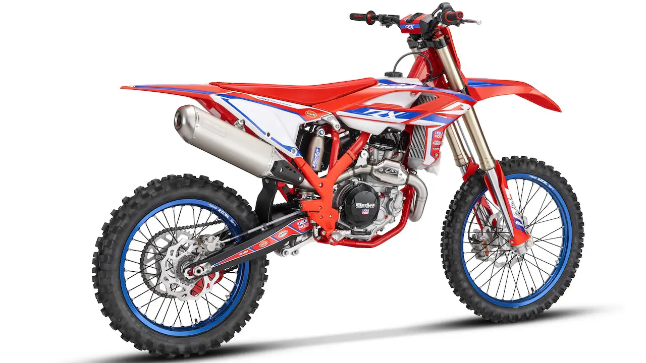 <div>FIRST LOOK! 2025 BETA 450RX FOUR-STROKE & BETA 300RX TWO-STROKE</div>