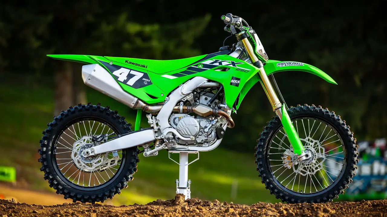 MXA VIDEO: WE TEST THE ALL-NEW 2025 KAWASAKI KX250 - Motocross Action ...